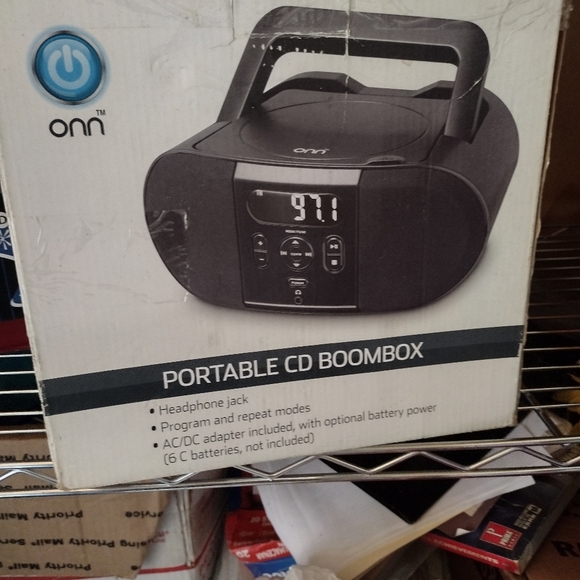 Portable CD player - Picture 1 of 1